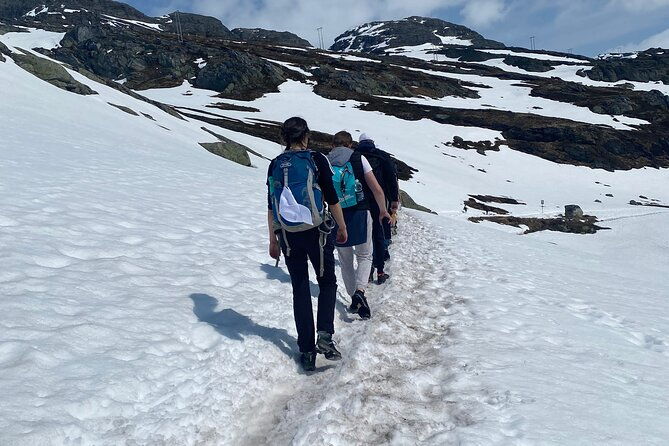 full-day-hiking-adventure-from-bergen-to-trolltunga