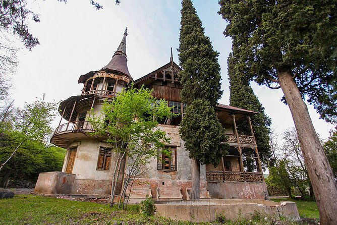 group-tour-haghpat-zarni-parni-caves-akhtala-aramyants-castle-sanahin