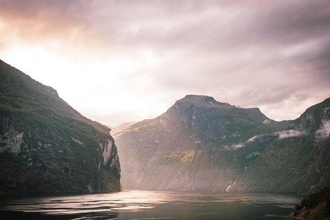guided-boat-tour-in-geiranger