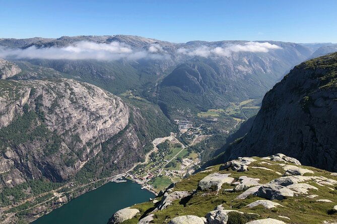 guided-hike-to-kjerag-and-kjeragbolten