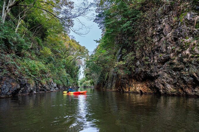 guided-kayak-tour-unveiling-the-history-of-the-lake-suigetsuko