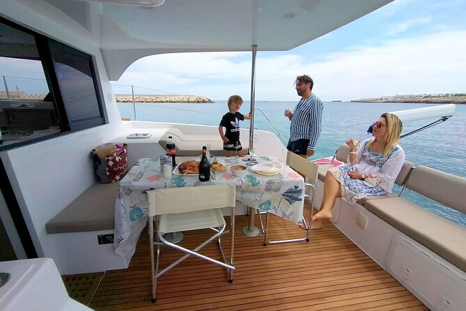 guided-tour-by-catamaran-with-aperitif-from-polignano-a-mare