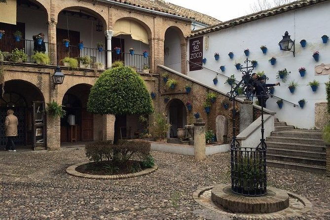 guided-visit-to-the-mosque-cathedral-jewish-quarter-alcazar-and-synagogue-official-guide