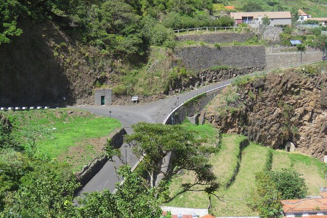 half-day-jeep-wine-tour-and-tasting-sea-cliff-adventure
