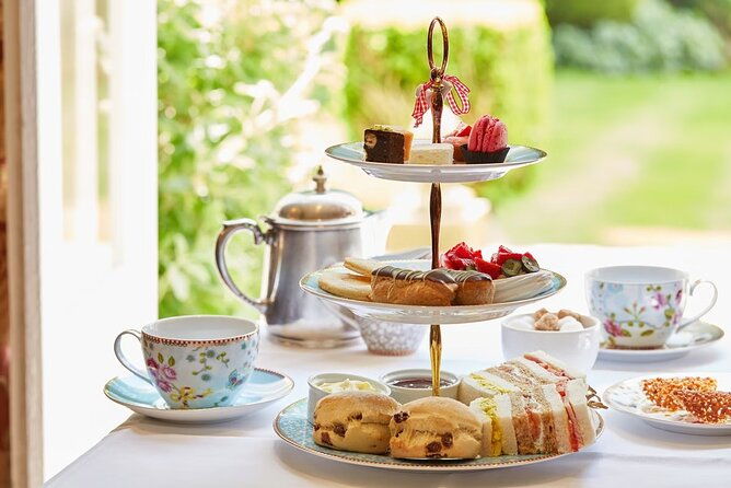 hampton-court-guided-tour-full-day-and-high-tea