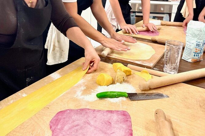 hands-on-cooking-class-with-the-somelier-in-venice