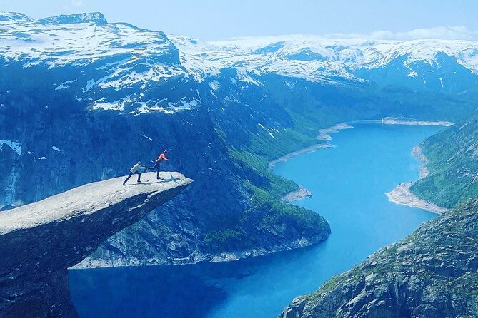 helicopter-over-trolltunga-and-waterfall-sightseeing-from-bergen