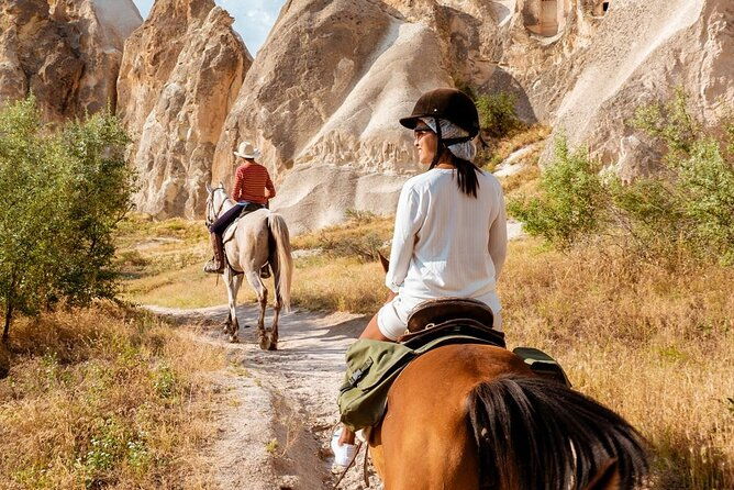 horse-riding-in-the-valleys-of-cappadocia