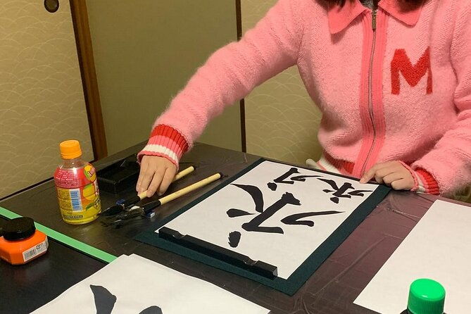 japanese-calligraphy-in-100-years-old-townhouse-kyoto-ninenzaka