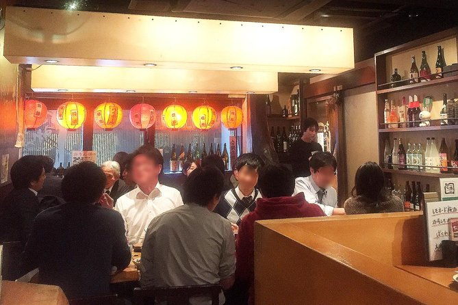 japanese-sake-lesson-tasting-at-izakaya-pub