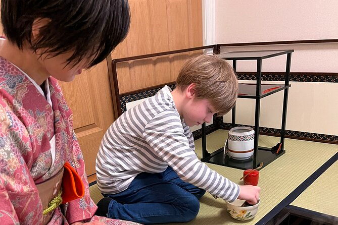 japanese-tea-ceremony-at-private-home-in-yokohama-suburban-tokyo