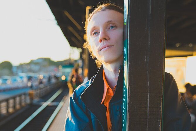 kamakura-tour-with-pro-photographer-anime-train-fuji-sunset