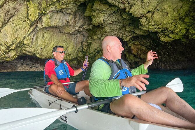 kayak-tour-in-capri-between-caves-and-beaches