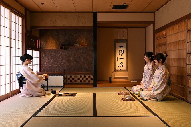 kimono-tea-ceremony-experience-at-kyoto-oritsuruya-nishiki