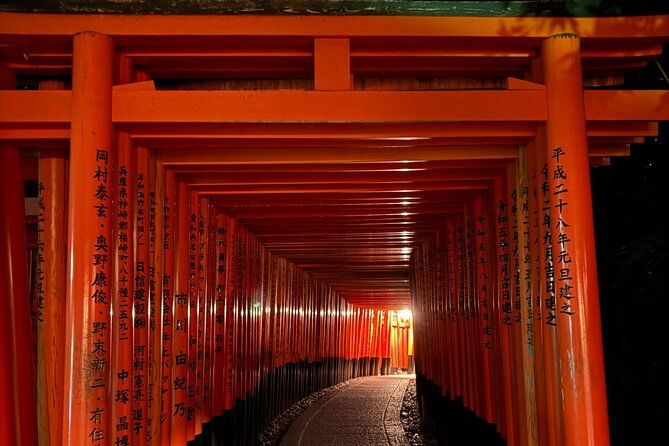 kyoto-fushimi-inari-night-walking-tour-3