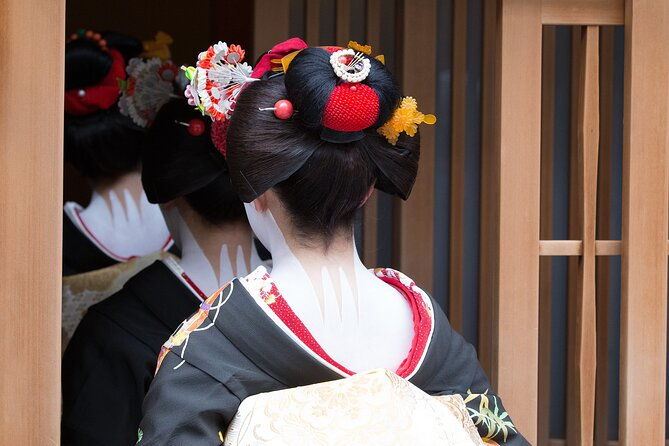 kyoto-geisha-district-walking-tour-in-gion