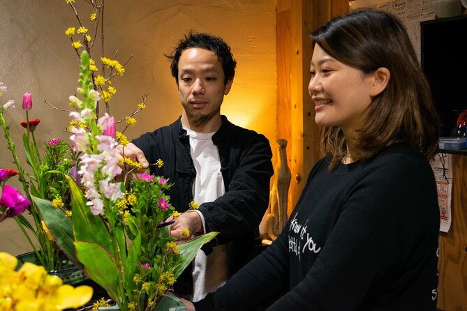 kyoto-tea-ceremony-with-japanese-flower-arrangement-ikebana