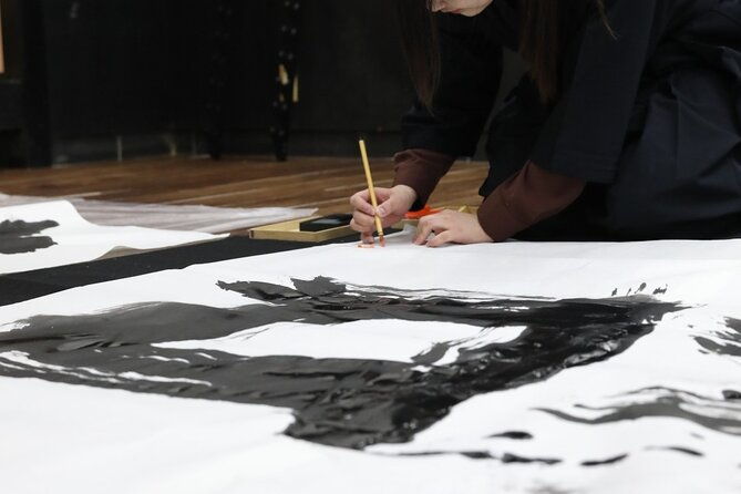 learning-bushido-zen-at-samurai-calligraphy-near-osaka-castle