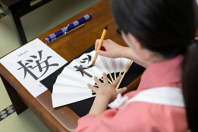 大阪城附近穿著傳統和服學習禪宗日本書法書道文化教育體驗