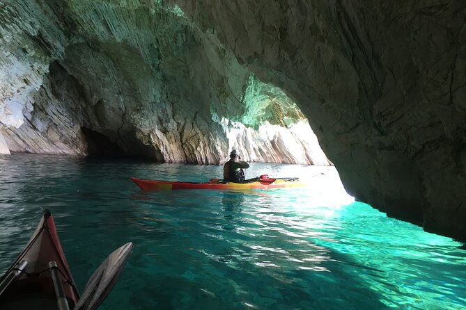 lefkada-kayak-explore-blue-cave-with-a-taste-of-greece