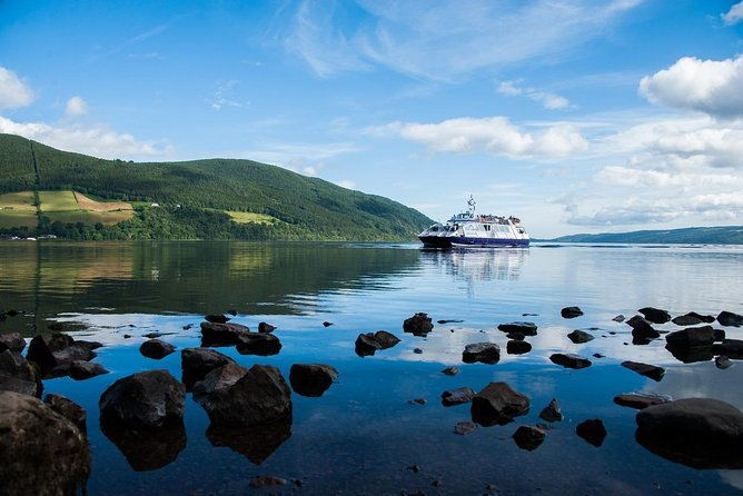loch-ness-1-hour-cruise-with-urquhart-castle-views