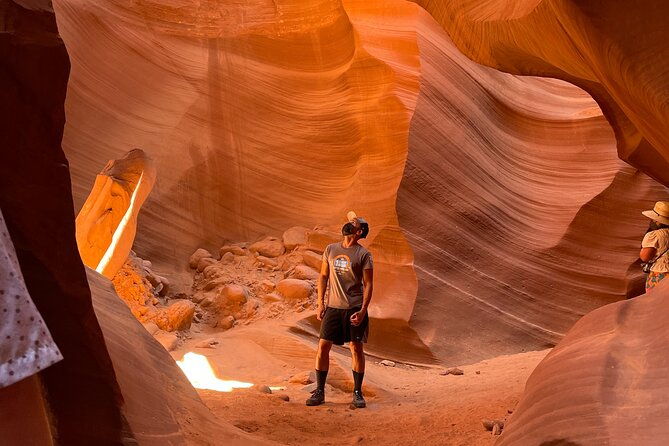 lower-antelope-canyon-hiking-tour