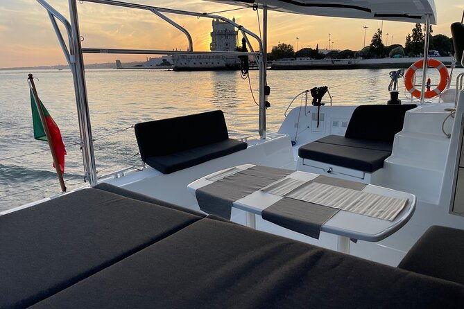 luxury-catamaran-sunset-and-wine-cruise
