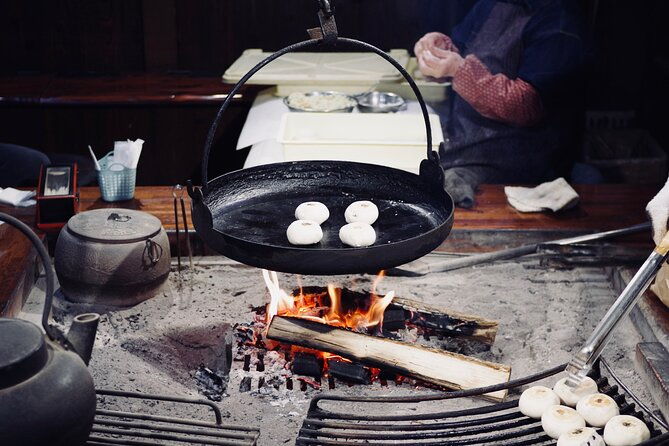 make-oyaki-dumplings-walk-around-zenkoji-temple-in-nagano-2