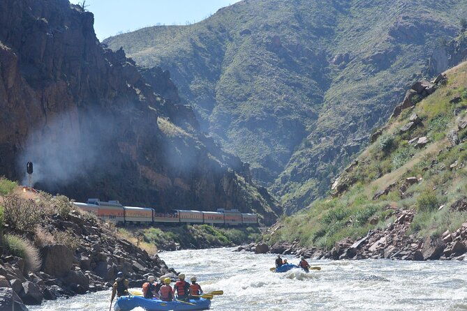 mild-scenic-family-float-on-arkansas-river