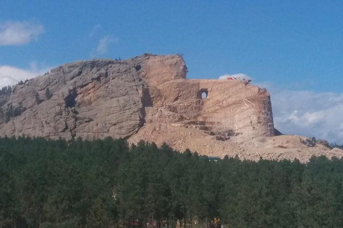 mount-rushmore-and-black-hills-tour-with-two-meals-and-a-music-variety-show