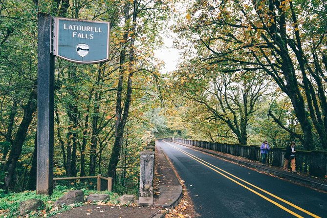 multnomah-falls-and-columbia-river-gorge-waterfalls-tour-morning