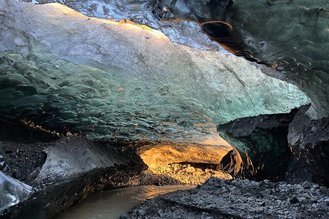 natural-blue-ice-cave-tour-of-vatnajokull-glacier-from-jokulsarlon