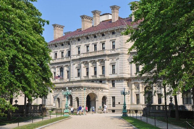 newport-gilded-age-mansions-trolley-tour-with-breakers-admission