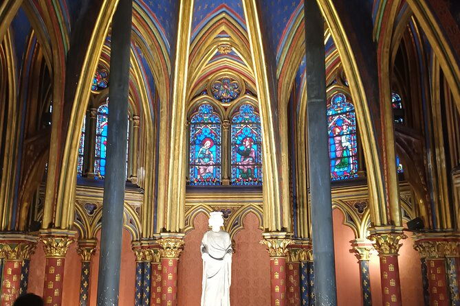 notre-dame-exterior-ile-de-la-cite-tower-and-sainte-chapelle