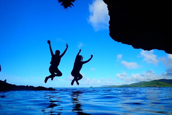 okinawa-ishigaki-kabira-bay-sup-or-canoe-and-blue-cave-snorkeling