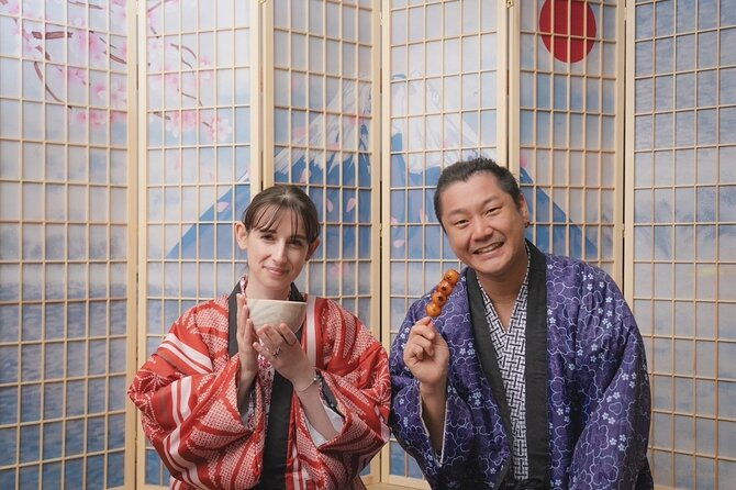 osaka-aroma-massage-with-bamboo-stick-at-the-temple
