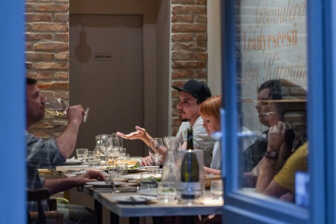 palace-district-evening-culinary-wine-and-history-walk