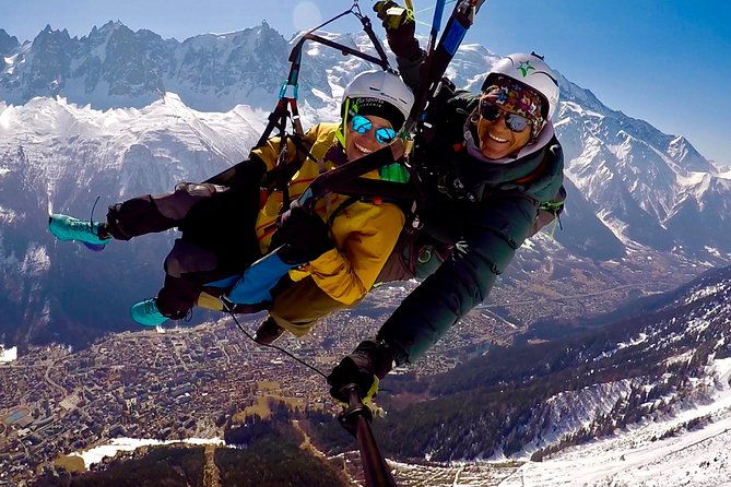 paragliding-tandem-flight-over-the-alps-in-chamonix