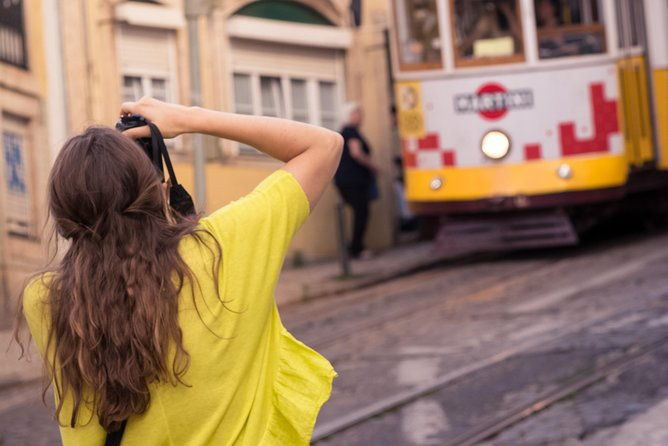 photograph-lisbon-walking-with-a-local-photographer