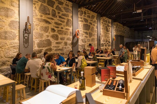 pocas-guided-visit-and-wine-tasting-of-3-port-wines