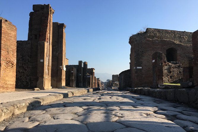 pompeii-with-an-archaeologist-small-group
