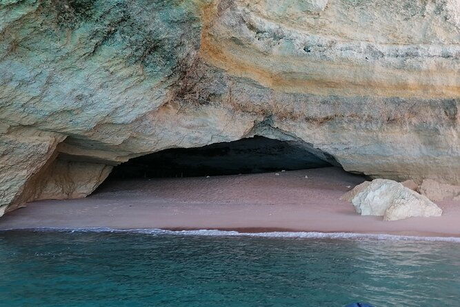 portimao-to-benagil-adrenaline-wave-90-minutes-cave-tour