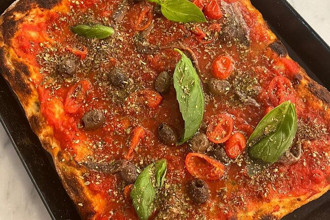 premium-pizza-making-class-at-a-pizzeria-in-como