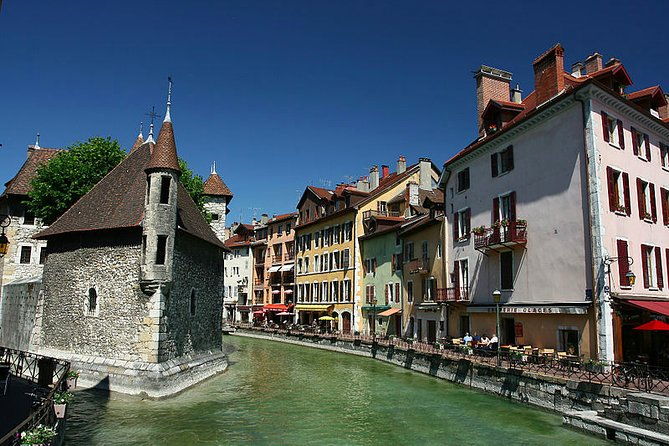 private-2-hour-walking-tour-of-annecy-with-official-tour-guide