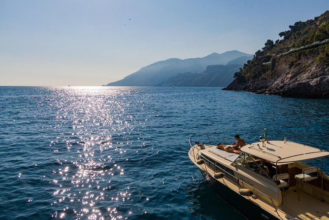 private-boat-tour-along-the-amalfi-coast-or-capri