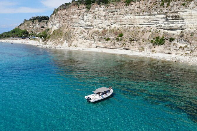private-boat-tour-with-skipper-from-tropea-to-capo-vaticano