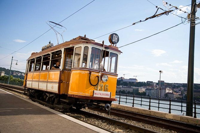 private-budapest-walking-tour-with-cake-coffee