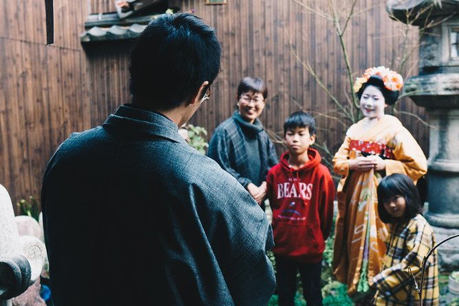 private-geisha-show-with-maiko-an-apprentice-geisha