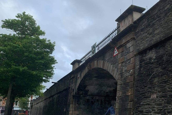 private-guided-walking-tour-in-derry-city