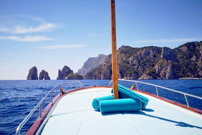 private-island-of-capri-boat-tour-for-couples